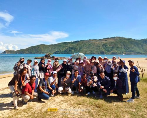 serunya mengunjungi pantai lombok yang cantik