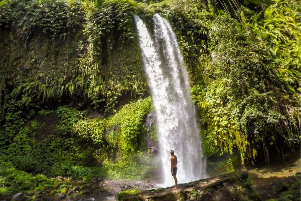 Trekking ke air terjun Lombok