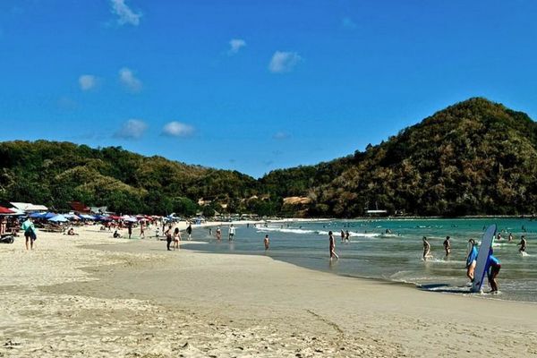 Pantai Selong Belanak pasir putih